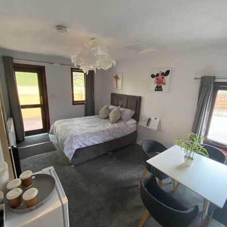 Shalimar Annex Hotel Олнес Екстериор снимка